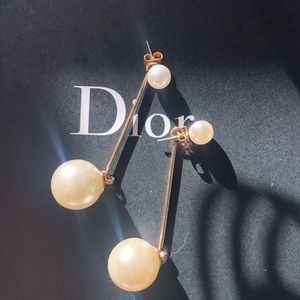 💰$8 WHEN BUNDLE💰 HUGE PERALS DANGLE EARRINGS